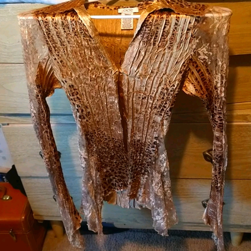 Silky material leopard and gold with lace on sides